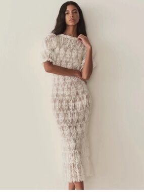 Doen Raquella Lace dress in Salt size small. Like new!